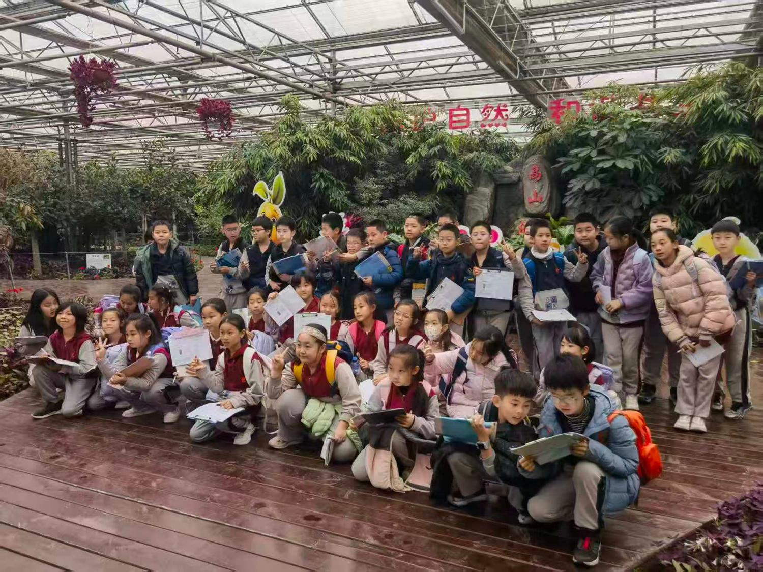 历程一：走进人参研学基地（识参 · 采参 · 第一课）