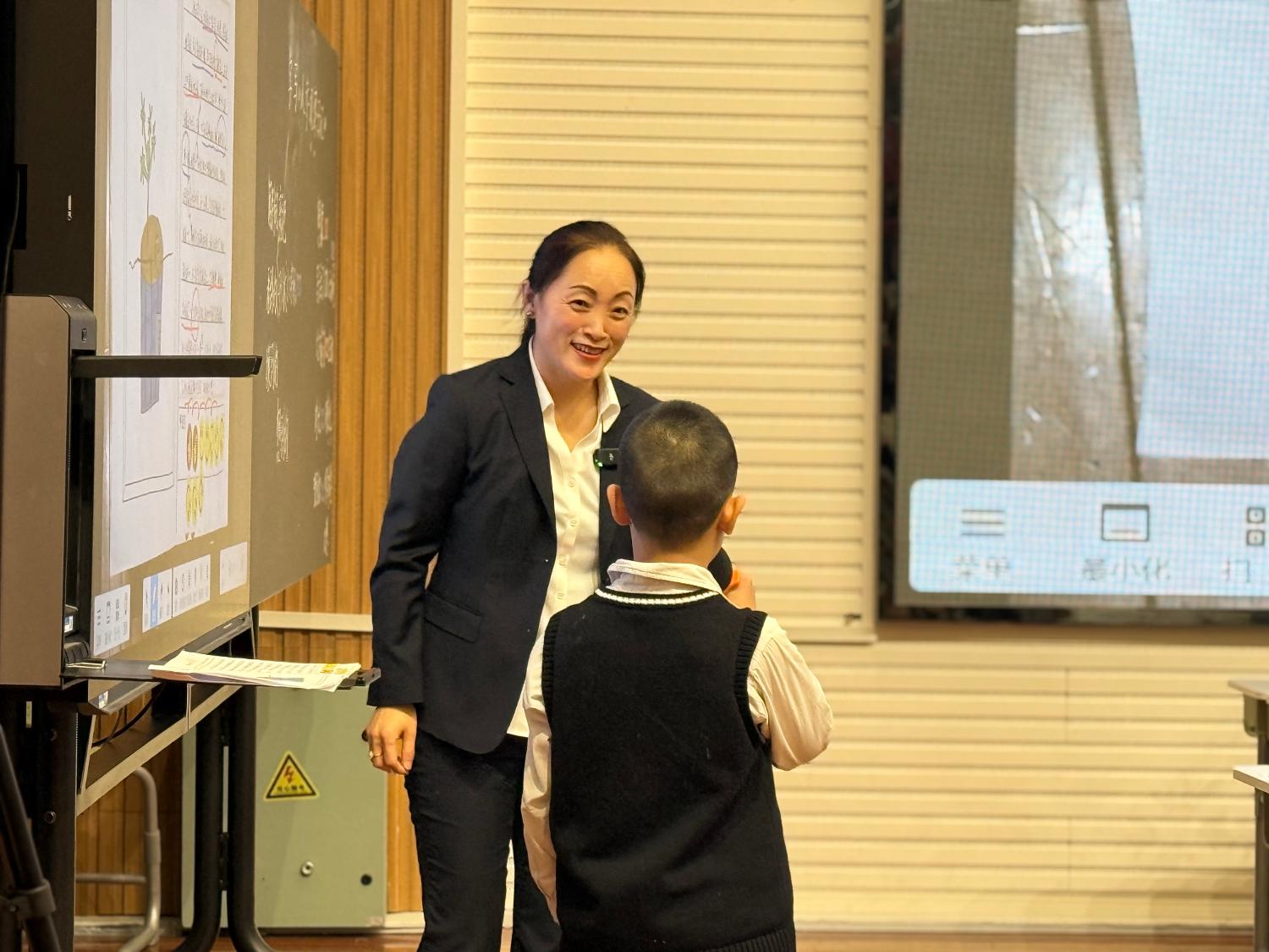 历程三：在观察中学会写作（观察 · 读《爬山虎的脚》 · 写日记）